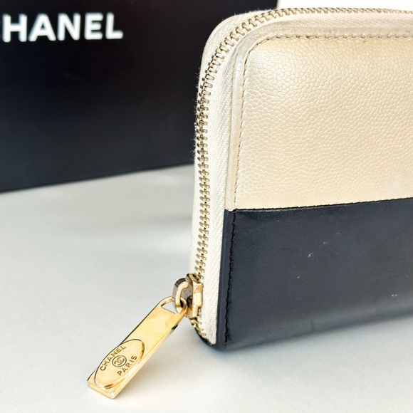 Chanel Zip Leather Wallet - Picture 4 of 16
